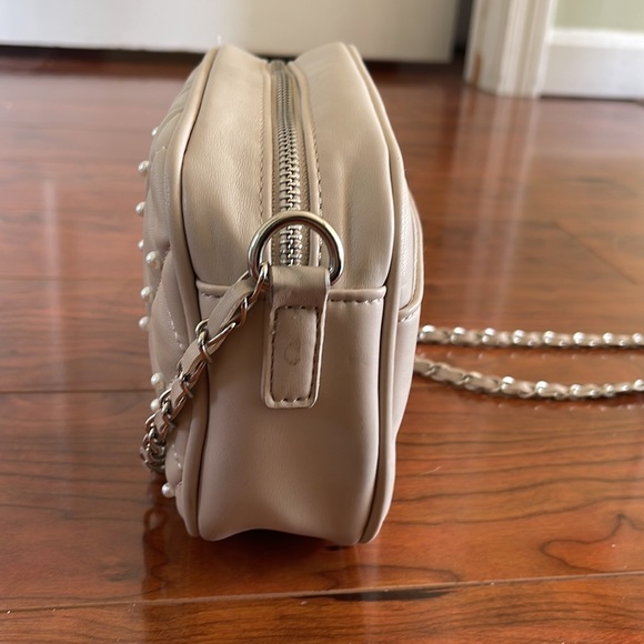 Badgley Mischka Taupe Faux Leather Pearls and Chain Crossbody Strap Purse Bag - Picture 6 of 9